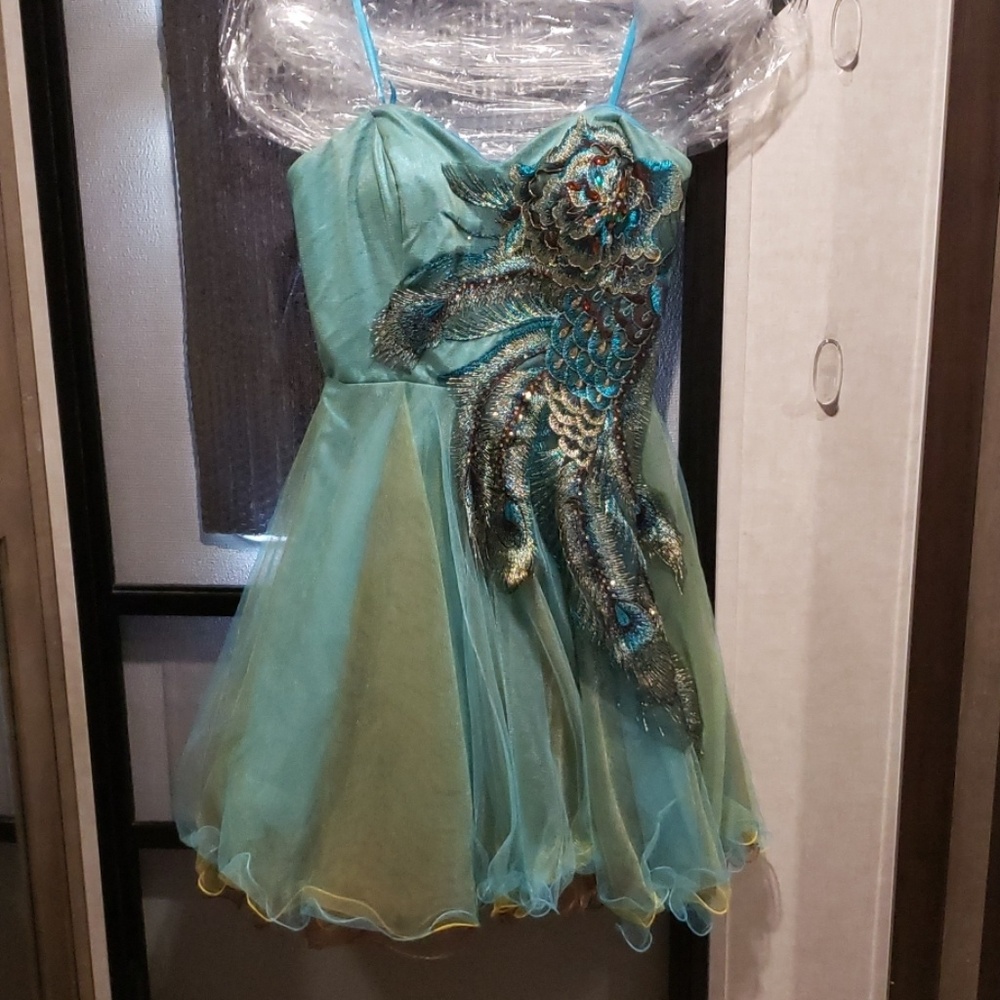 Dave & Johnny Short Dress